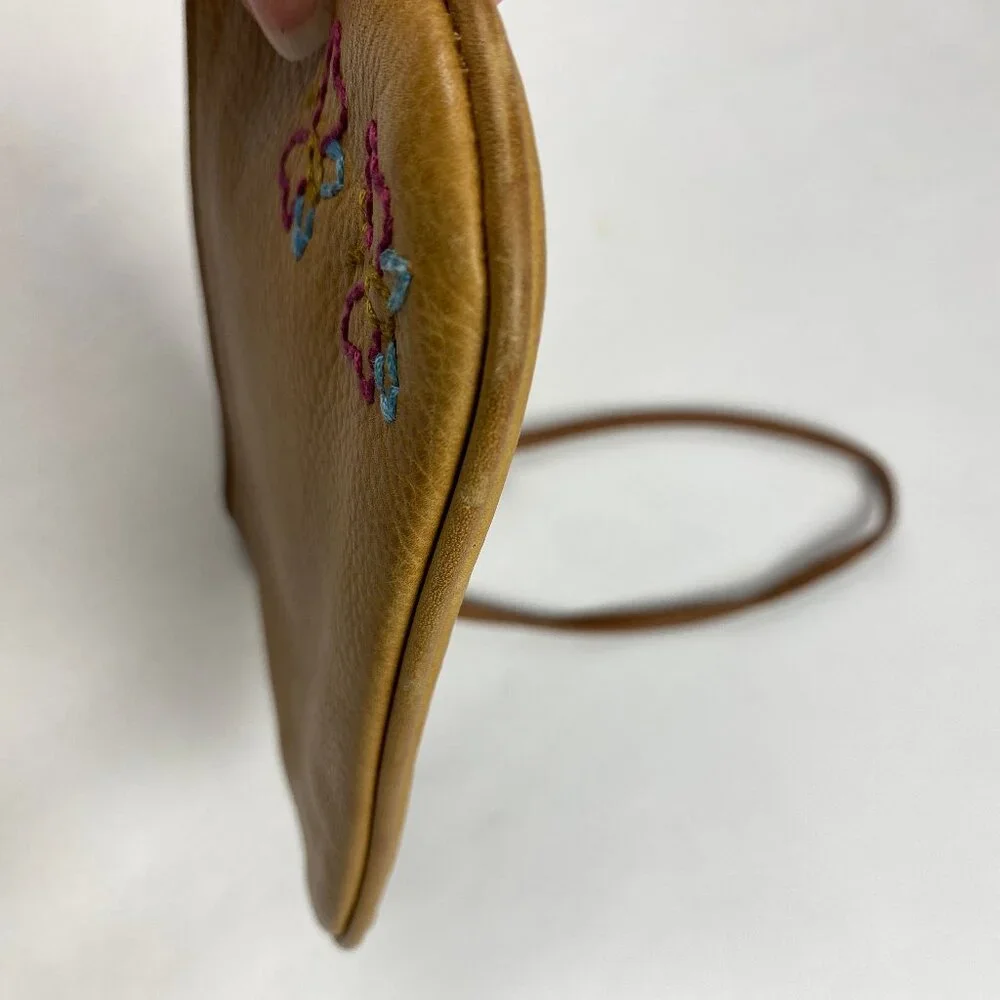 Fossil‎ Vintage Y2K Leather Embroidered Butterfly Wristlet Wallet